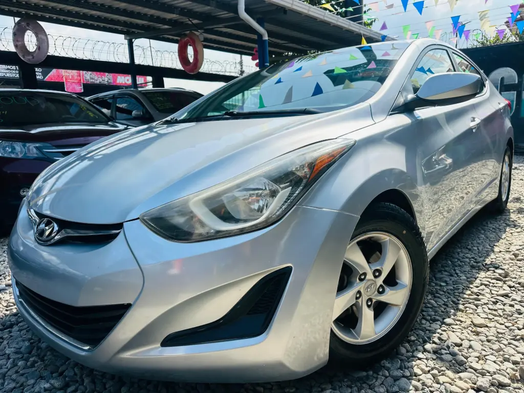 HyundaI Elantra Plateado 2014 Automatico