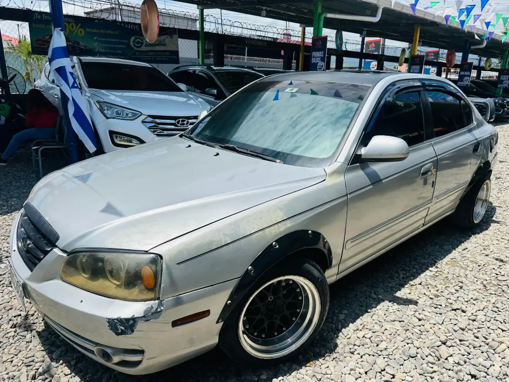 Hyundai Elantra Plateado 2005 Automatico