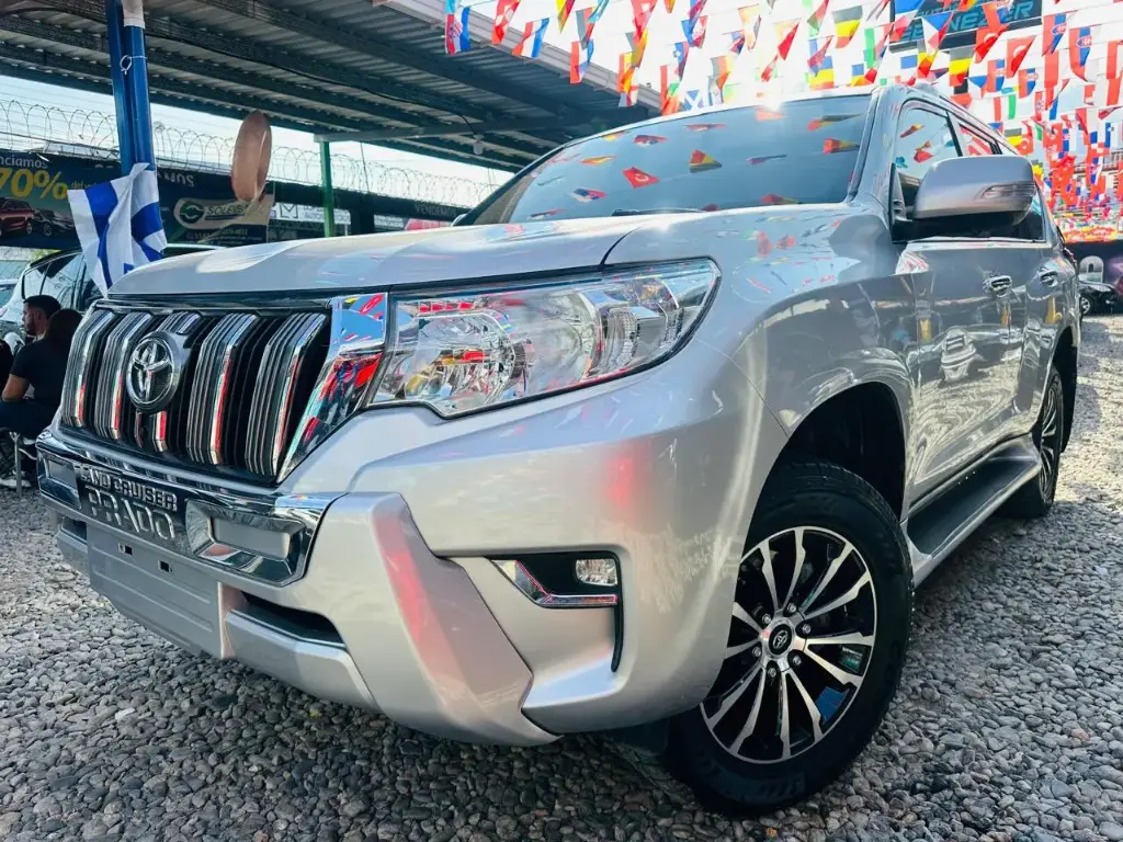 Toyota L/C Prado 2018 Silver Metalico