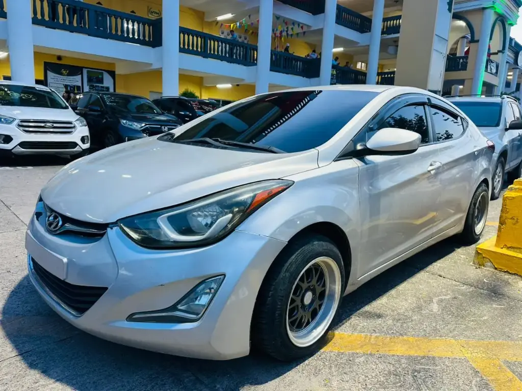 Hyundai Elantra Plateado 2014 Automatico