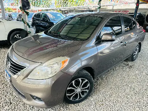 [HAH6584] Nissan Versa Gris 2012 Automatico