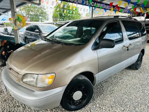 [HCM6485] Toyota Siena Dorado 19999 Automatico