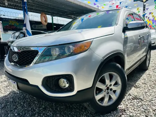 [HBY2403] Kia Sorento Plateado 2012 Automatico