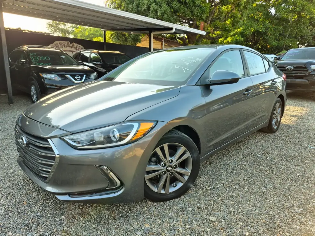 Hyundai Elantra Gris 2018 Automatico