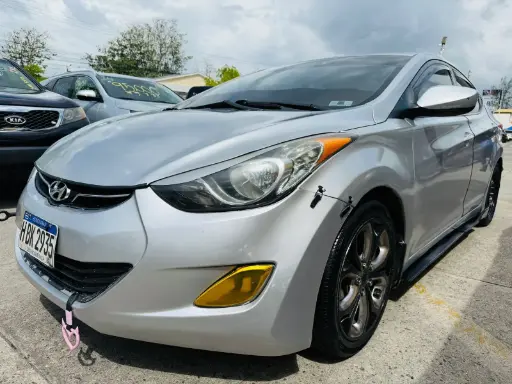 [HBK2935] Hyundai Elantra Plateado 2013 Automatico