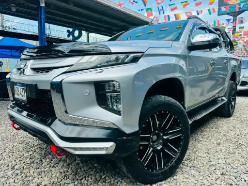 [HBB4375] Mitsubishi L200 2021 Plateado Metalico Mecanico